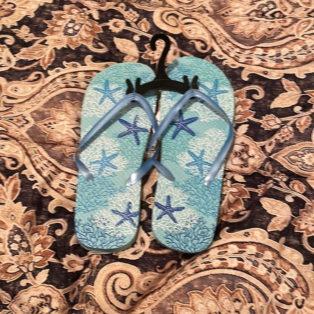 3/$5 Blue starfish ladies flip flops